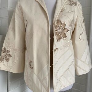 Classic Cream On Cream Chicos Floral Embroidered Jacket Blazer Size 1